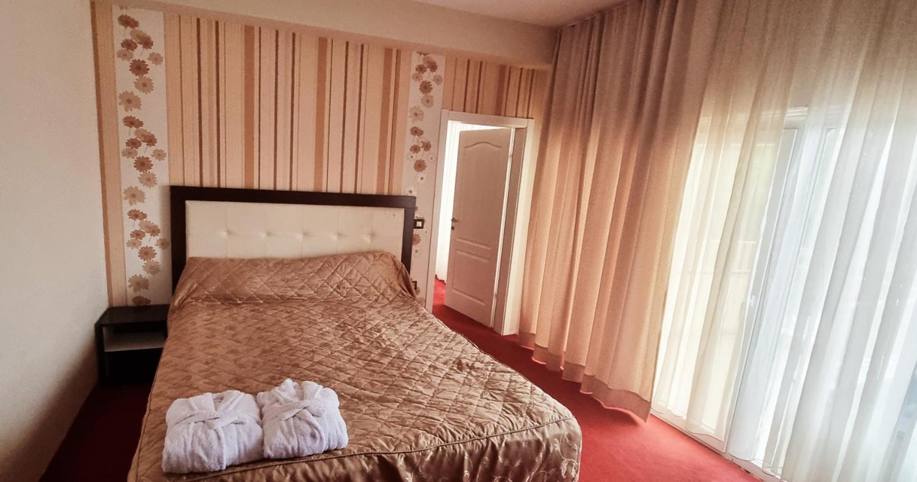 Hotel Bluebell Ohrid Esterno foto